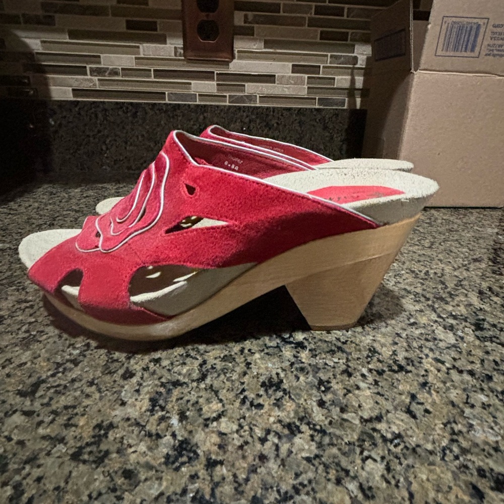 Earthies platform Red  sandals